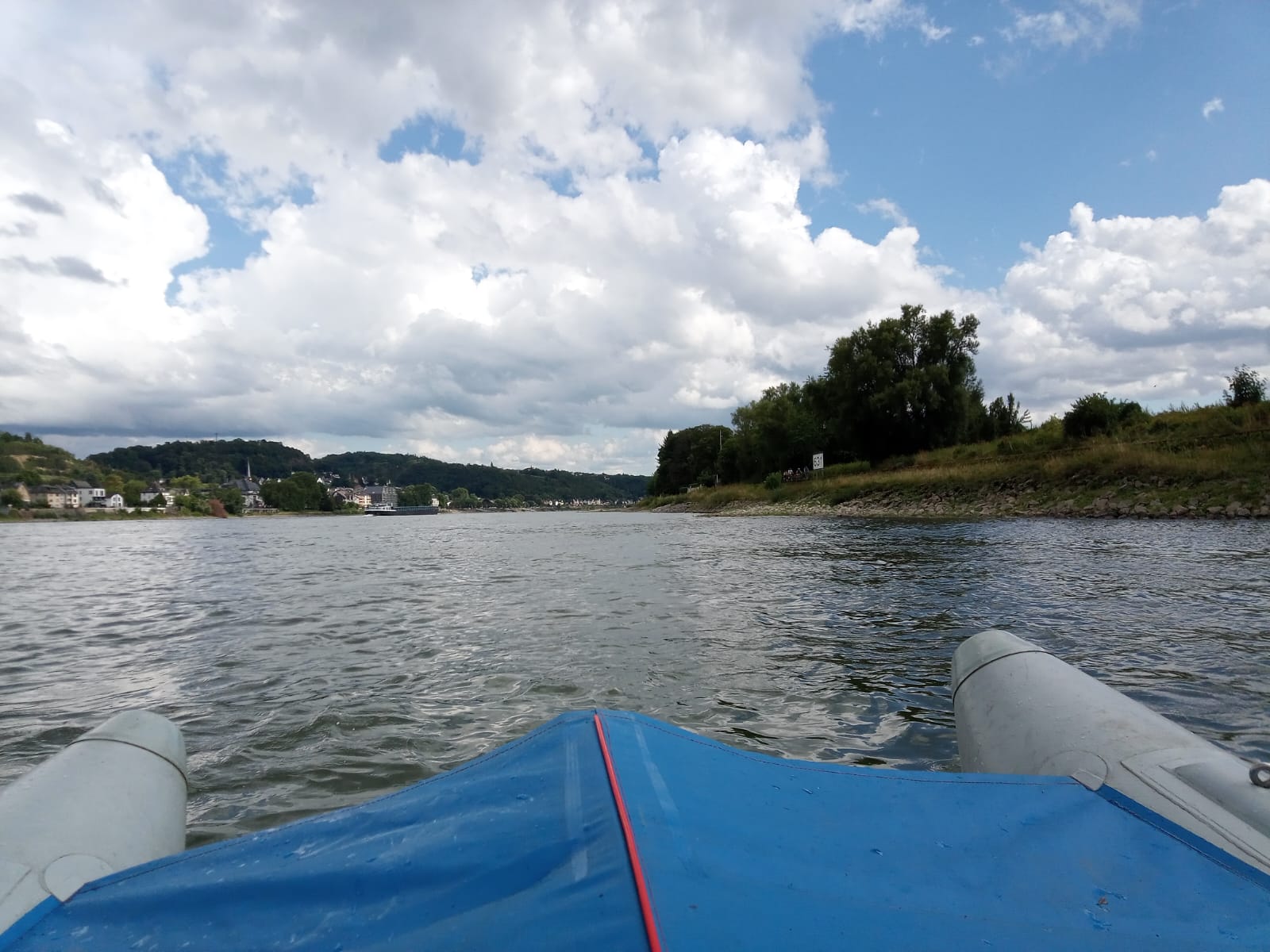 Aussicht auf dem Rhein, von einem kleinen Boot